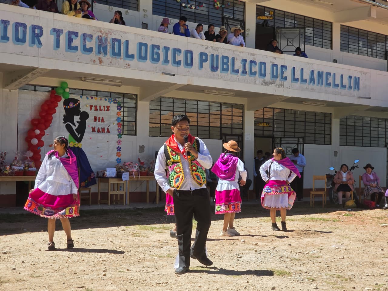 Estudiantes de APSTI en el Día de la Madre 2026
